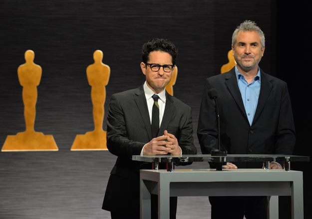 Номинантов-2015 начали объявлять режиссеры Джей Джей Абрамс (слева) и Альфонсо Куарон