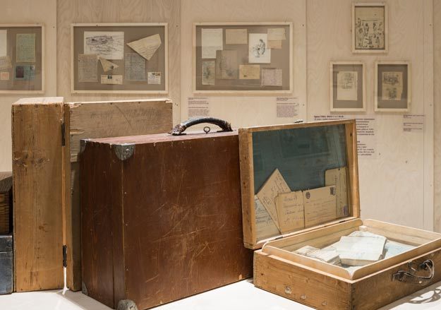 Деревянный чемодан - спутник зека