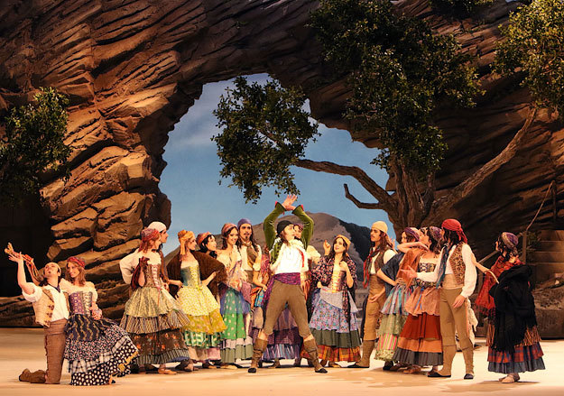 Старому балету вполне идет современная сценография Жерома Каплана