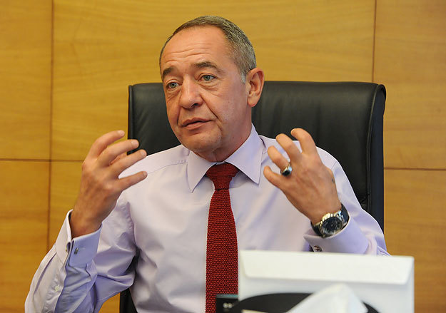 Михаил Лесин ушел в отставку по «семейным обстоятельствам»