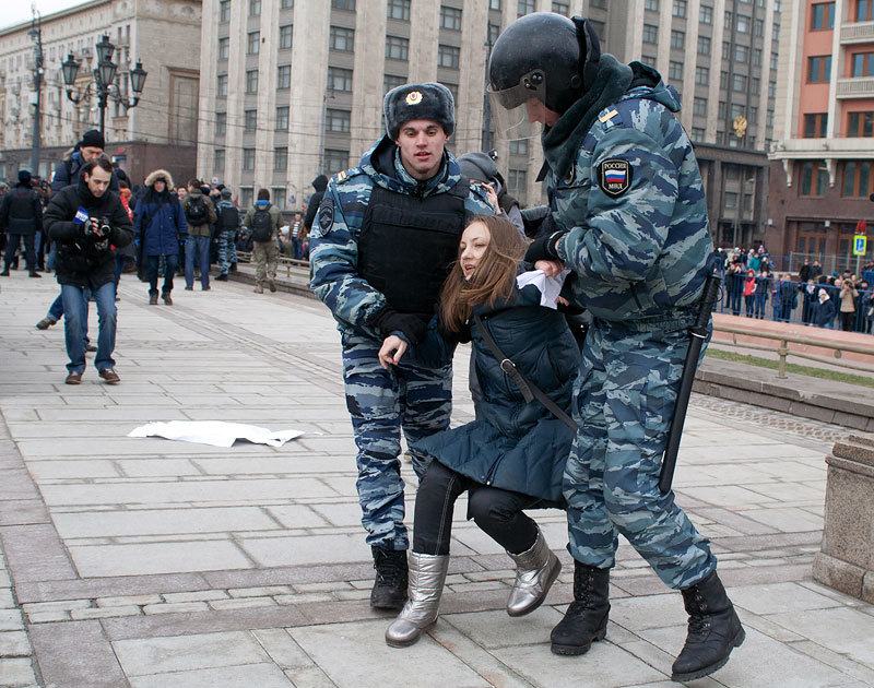 Акция противников ввода войск

Акция против  ввода российский войск на территорию Украины на Манежной площади