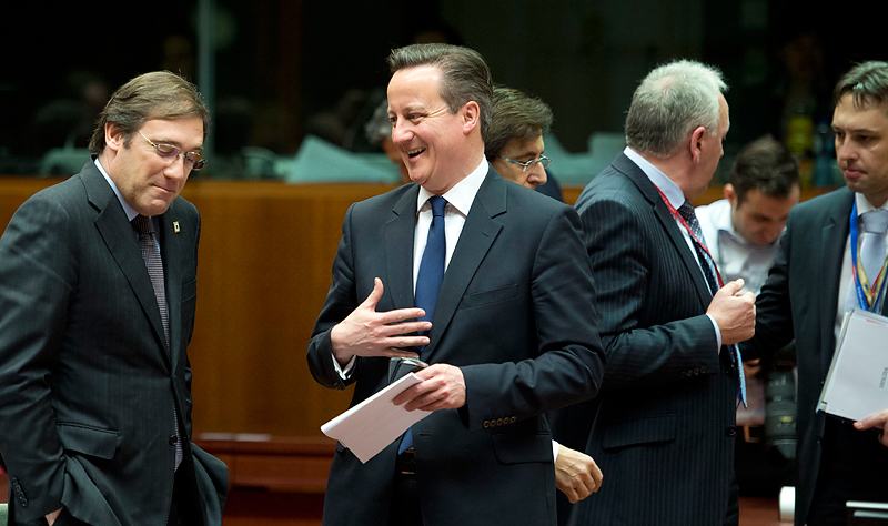 Премьер-министр Великобритании Дэвид Кэмерон и премьер-министр Португалии Педро Пассос Коэльо