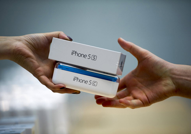 Будучи одним из самых дорогих смартфонов, iPhone стал первым по доходам только в 2013 г.
