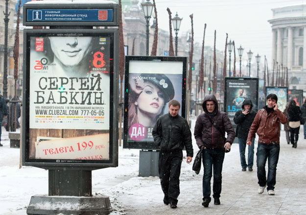 Некоторые компании замораживают расходы на рекламу