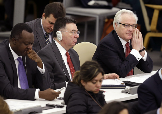 Постоянный представитель России при ООН Виталий Чуркин (справа) во время заседания Генассамблеи ООН