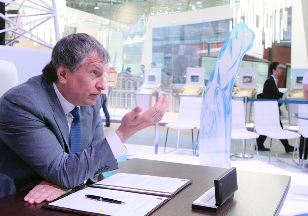 Президент «Роснефти» Игорь Сечин докладывал премьер-министру Медведеву, что добровольный выкуп «произведен по рыночной цене, с учетом всех расчетов, и он удовлетворил всех»