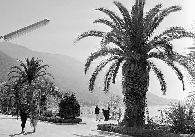 Набережная в Гаграх. 1965 год