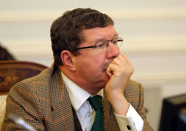 Макаров осторожно подходил к принятию решений