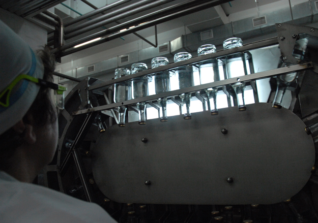 Динамика продаж легальной водки напрямую связана с акцизами, считают участники рынка