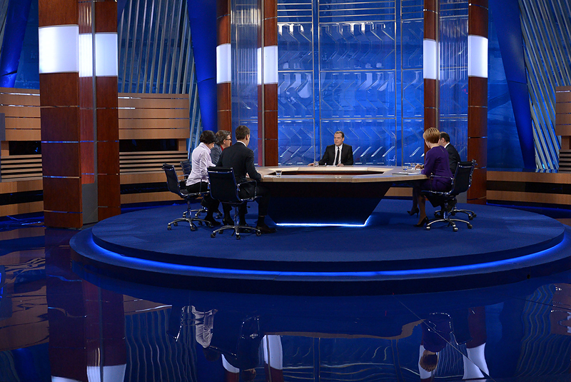 Дмитрий Медведев дает интервью