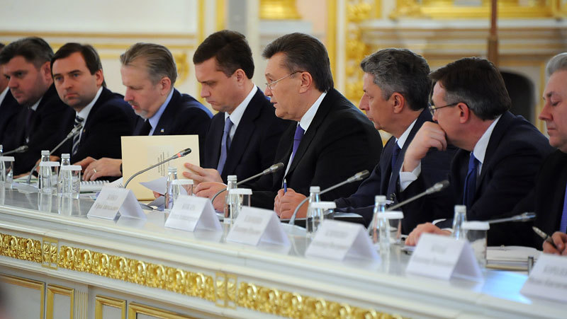 «Цена [на газ] будет зависеть от того, как дальше будут развиваться события. Как сказал Владимир Владимирович, возможны и дальнейшие какие-то подвижки в положительную сторону», - ответил предправления «Нафтогаза Украины» Евгений Бакулин на вопрос журналистов, до каких пор будет действовать скидка.