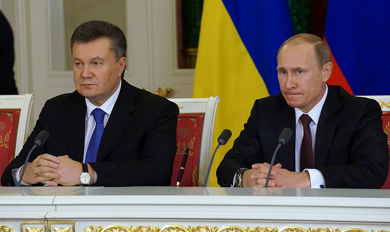 Присоединение Украины к Таможенному союзу на встрече не обсуждалось, заверил журналистов Владимир Путин, а, покупая украинские облигации, Россия поддержит бюджет соседнего государства, которое испытывает трудности из-за мирового финансового экономического кризиса.