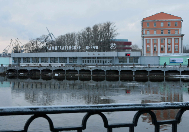Верфи занимают остров площадью 17 га