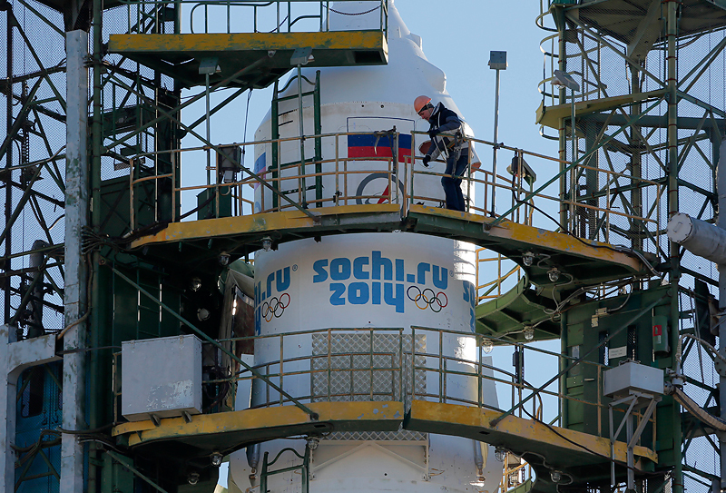 "Союз-ФГ" с космическим кораблем "Союз ТМА-11М" на стартовой площадке космодрома "Байконур"