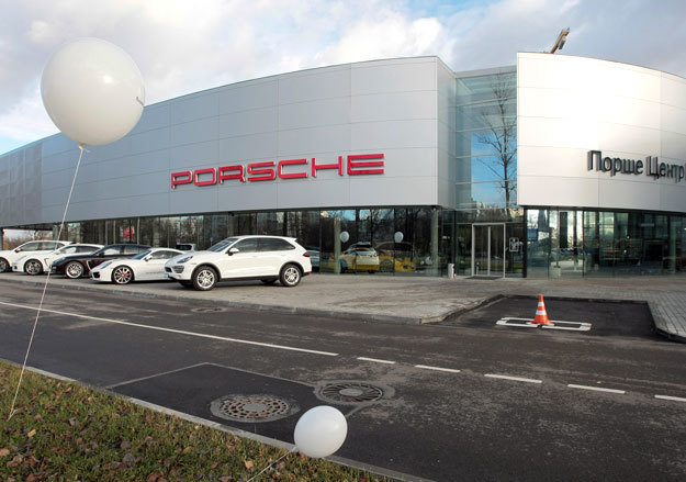 Porsche и Mercedes-Benz не продаются в одном салоне