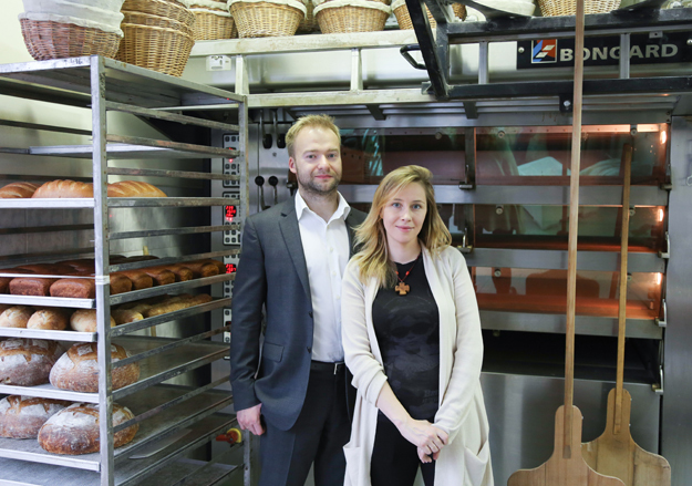 Выжить кафе Алексея Халфиуллина и Анны Шумайловой помогли корпоративные покупатели хлеба