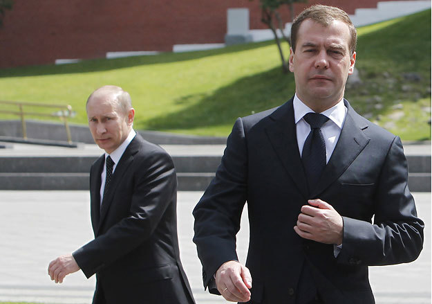 Возможно, мнения действующего (слева) и предыдущего (справа) президентов разошлись