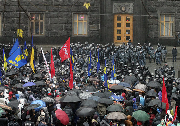 Протесты против отказа от евроинтеграции объявлены бессрочными