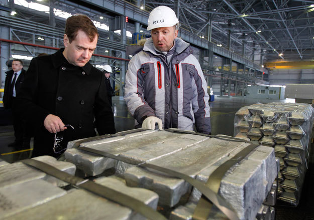 Олег Дерипаска (справа) не получил четких ответов от Дмитрия Медведева