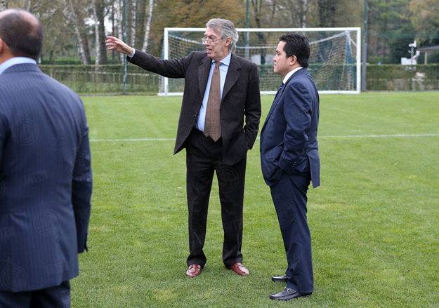 Экс-президент Inter Milan Массимо Моратти с новым владельцем клуба Эриком Тохиром на базе Inter