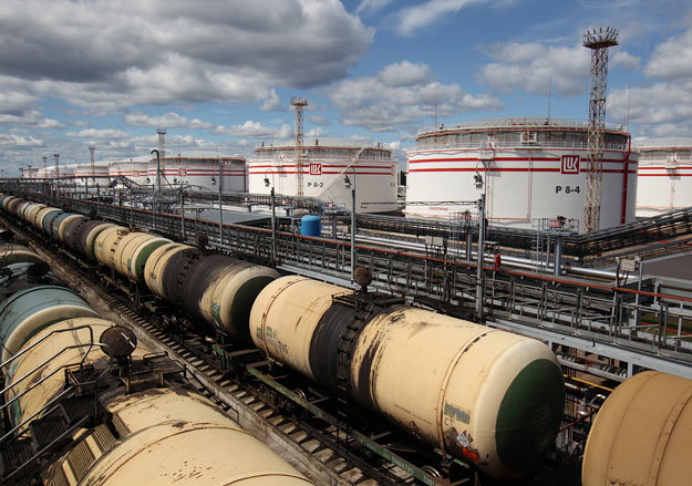 «Лукойл» предлагает правительству выбрать, что важнее - доходы монополий или добыча нефти