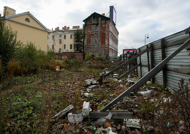 Покупатель участка уже заключил договор, но пока не заплатил все 300 млн руб.