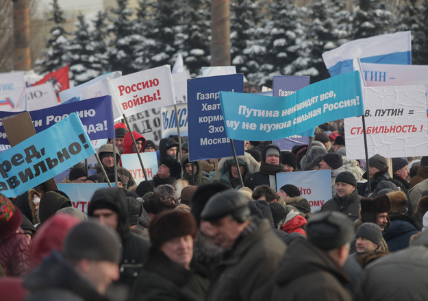 Со времен массовых пропутинских митингов зимы 2012 г. (на фото) россияне полюбили президента еще больше