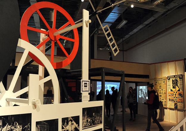 Местами кажется, что тут театр, а не выставка