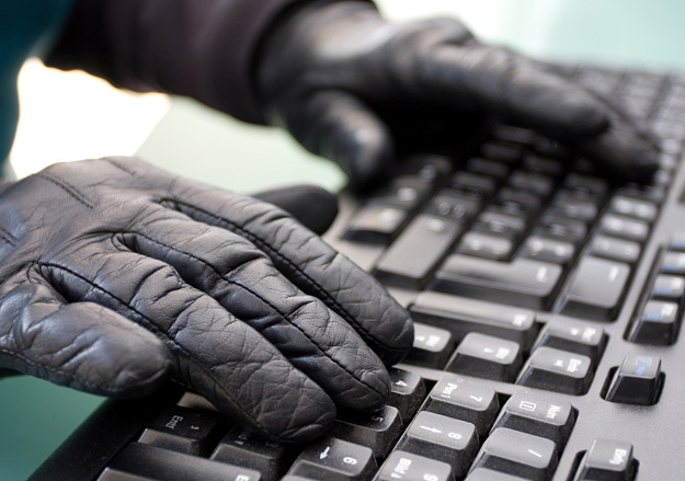 Доказательствами принадлежности хакеров к России FireEye считает язык и время их «работы»