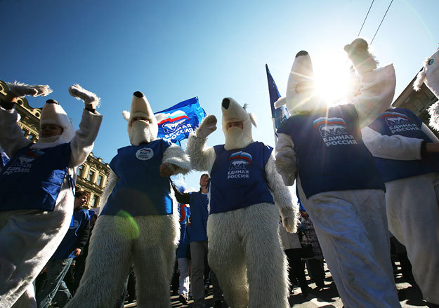 Чтобы лучше подготовиться к выборам 2016 г., единороссы послали в народ своих сторонников