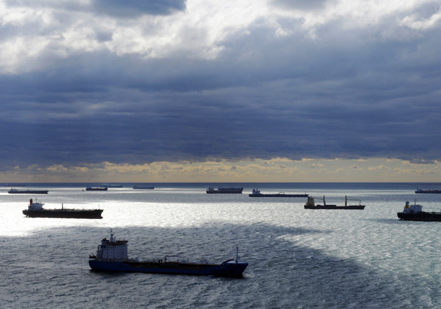 Владельцы нефти в этих танкерах ищут не потребителей, а удобного момента для ее продажи