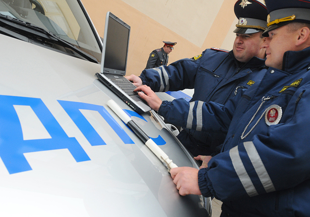 Полиция еще не освоила выделенные ей частоты, но уже готова подвинуть «Основу телеком»