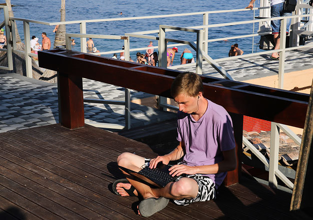 Российских туристов за рубежом стало меньше, но они активнее используют дата-роуминг