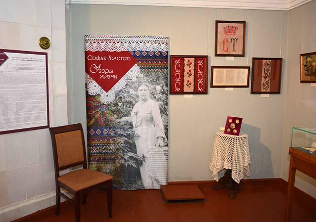 Софья Андреевна Толстая предпочитала вязать крючком, в технике тунисского вязания