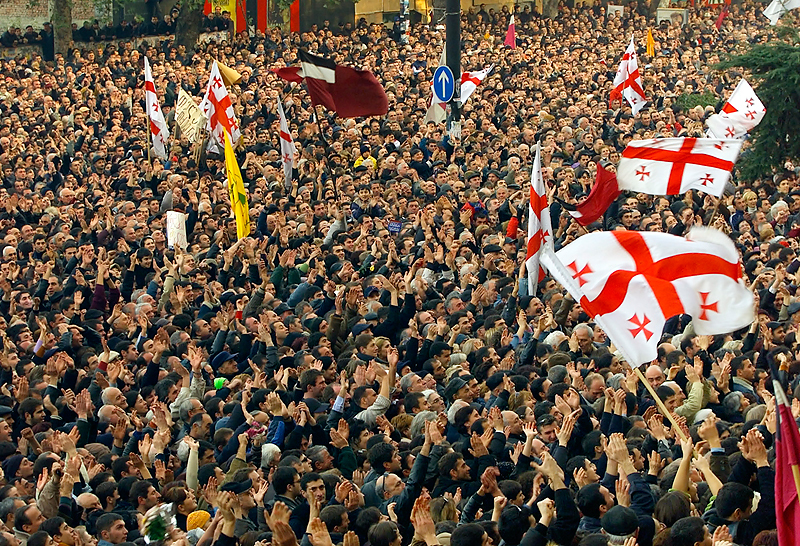 "Революция роз"

На выборах 2000 г. Шеварднадзе был переизбран президентом Грузии с результатом 82%. В 2002 г. он объявил, что этот президентский срок станет для него последним, но уйти ему пришлось еще раньше - в конце 2003 г., сразу после парламентских выборов в стране. Их результаты вызвали недовольство оппозиции. Противники Шеварднадзе сочли результаты выборов сфальсифицированными и вышли на улицы. Оппозиция выдвинула Шеварднадзе ультиматум - либо добровольная отставка, либо штурм резиденции. Шеварднадзе выбрал отставку. Исполняющим обязанности президента стала Нино Бурджанадзе, а на выборах 4 января 2004 г. победу одержал Михаил Саакашвили с результатом в 96,27%.