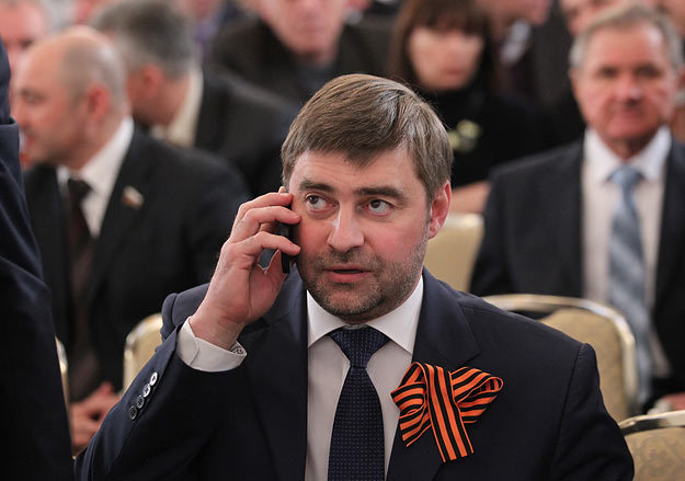 Один из авторов поправок - депутат Сергей Железняк считает, что телефон должен быть прежде всего средством связи
