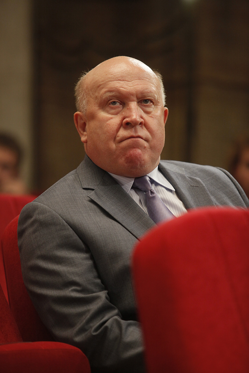 Валерий Шанцев, Нижегородская область

Полномочия Валерия Шанцева истекали в 2015 г., но он все равно подал в отставку, чтобы участвовать в выборах-2014. "Желание работать есть. Но хотелось бы, чтобы власть была крепкой и смело проводила реформы - те, которые вы наметили, и наши планы: провести выборы, чтобы губернатор получил ваше доверие, получил доверие избирателей, - и все то, что наметили, чтобы выполнялось", - объяснил Владимиру Путину губернатор Нижегородской области свое желание пойти на выборы. Шанцев возглавляет Нижегородскую область с августа 2005 г.