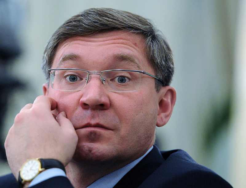 Владимир Якушев, Тюменская область

Губернатор Тюменской области Владимир Якушев попросился в отставку 13 мая. Руководитель региона на встрече с Владимиром Путиным объяснил свое решение необходимостью "продолжить поступательное движение региона". Якушев находился на своем посту с 24 ноября 2005 г. Таким образом, если Якушев выиграет выборы в сентябре, он получит возможность руководить регионом на протяжении почти полутора десятилетий.