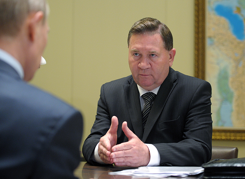 Александр Михайлов, Курская область

Александр Михайлов возглавляет Курскую область с 2000 г. - 14 лет назад он победил во втором туре выборов, набрав 55,5% голосов. С 13 мая 2014 г. он стал исполняющим обязанности губернатора в связи с досрочной отставкой и намерен вновь пойти на региональные выборы.