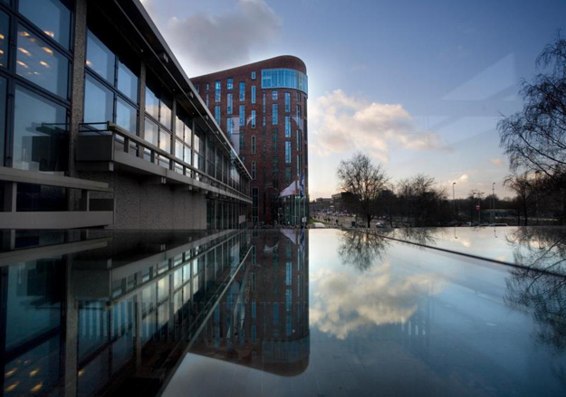 Нидерланды

95. Амстердамский свободный университет (VU University Amsterdam), на фото
96. Амстердамский университет (University of Amsterdam)
97. Вагенингенский университет (University of Wageningen)
98. Гронингенский университет (University of Groningen)
99. Лейденский университет (Leiden University)
100. Маастрихтский университет (Maastricht University)
101. Университет имени Эразма Роттердамског (Erasmus University Rotterdam)
102. Университет Неймегена имени св. Радбода (Radboud University Nijmegen)
103. Утрехтский университет (Utrecht University)
