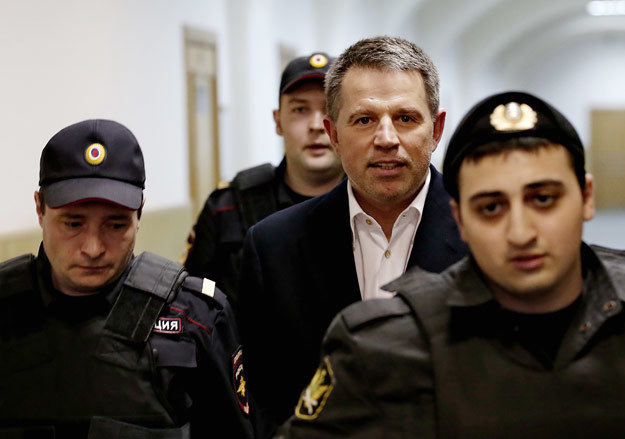 Андрей Комаров (в штатском), возможно, готовится передать сыну управление ЧТПЗ