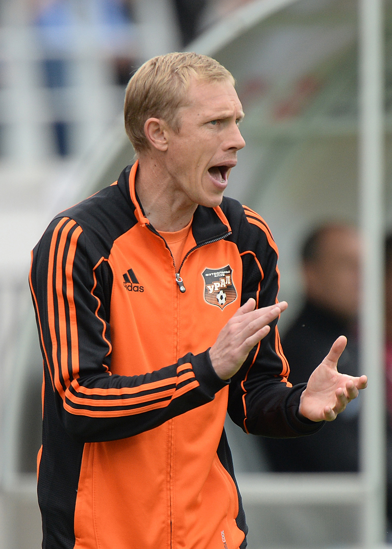 Олег Василенко, "Урал"

Олег Василенко не продержался в должности главного тренера ФК "Урал" и полугода: контракт с ним был расторгнут 27 ноября. Его место занял Александр Тарханов, специалист по спасению команд от вылета в первую лигу.