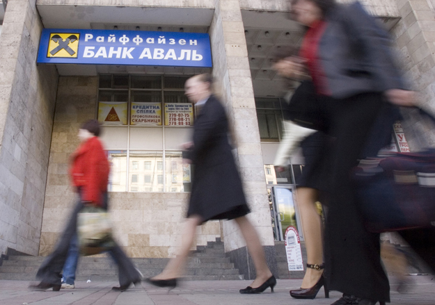 Из 32 отделений в Крыму у «Райффайзенбанк Аваль» осталось всего шесть, а в Севастополе - одно