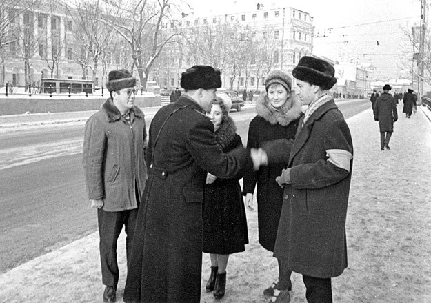 Если верить официальной статистике, к 1970-м гг. в стране было 7 млн дээндэшников, т. е. примерно семь добровольных помощников на одного кадрового милиционера