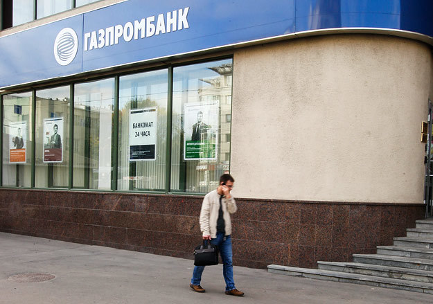 Иностранцы забрали валюту из Газпромбанка