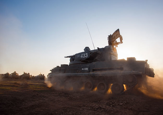 Начавшиеся недавно учения ВВС Западного военного округа проходят вдали от границ с Украиной - например, в Астраханской области