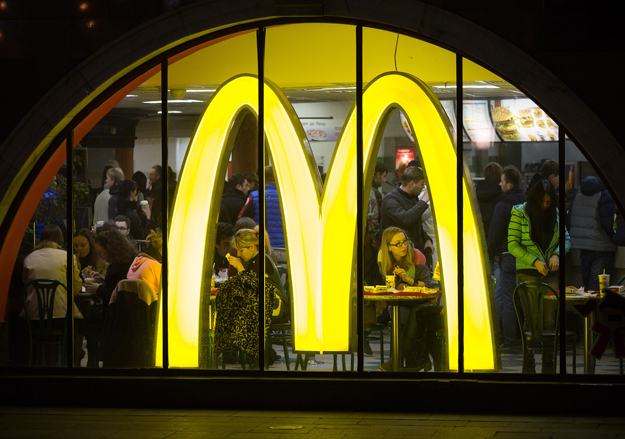 Половина сырья в российских заведениях McDonald's - импортное