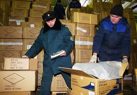 Таможенников могут ограничить в праве на оценку