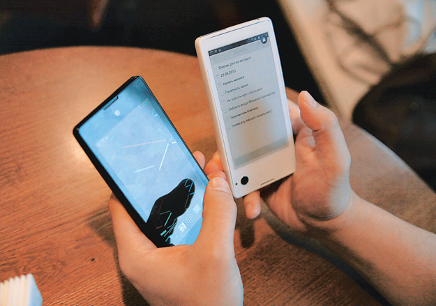 Второй экран YotaPhone в отличие от основного никогда не гаснет