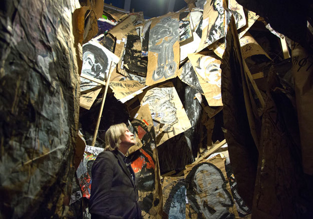 Графика Николая Наседкина собрана в пещерный объект «Друзьям. До востребования»